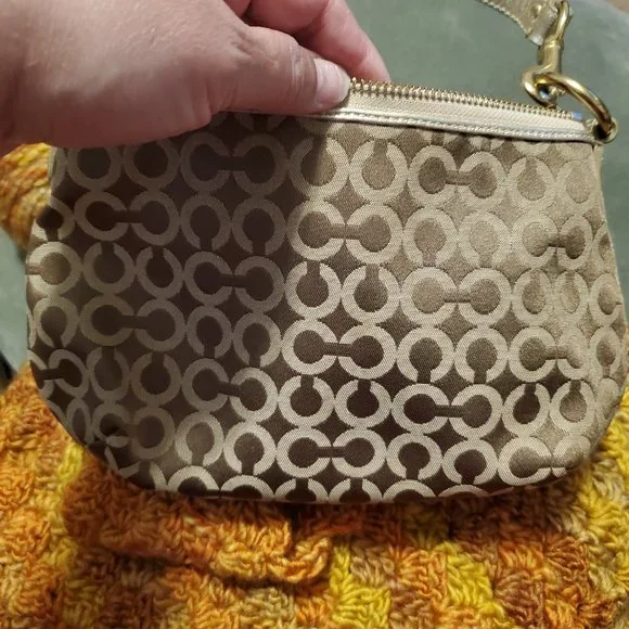 Coach - Picture 3 of 9